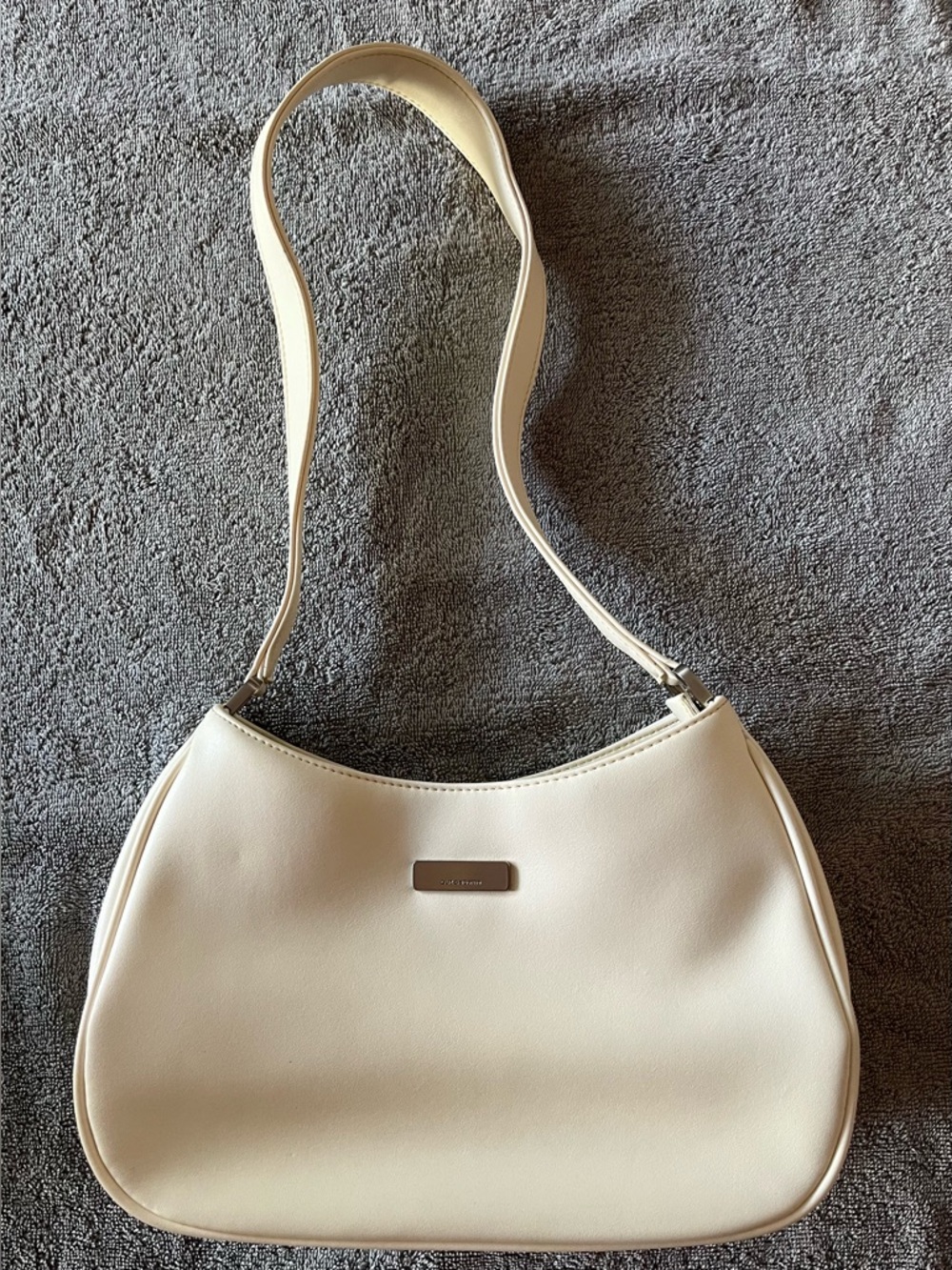 Classic White/Cream Shoulder Bag w/handle by Liz Claiborne, many pockets inside